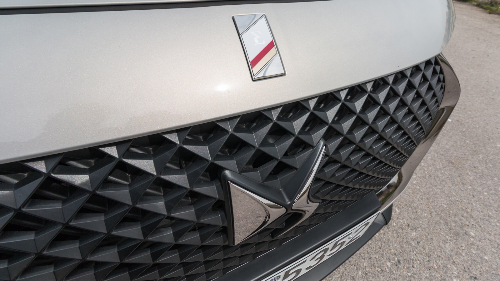 DS7 CrossBack E-Tense: Προσηλυτισμός στην πολυτέλεια 